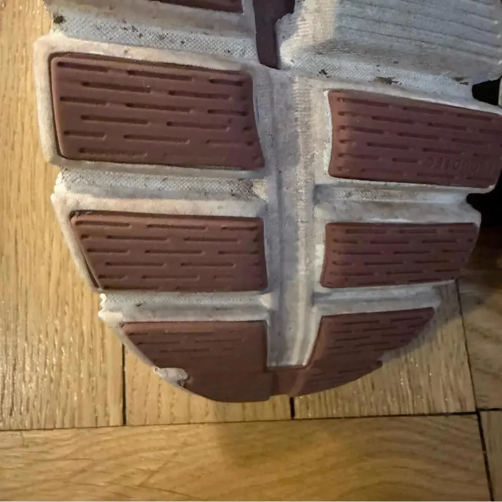 On Running Rust Red Sneakers
